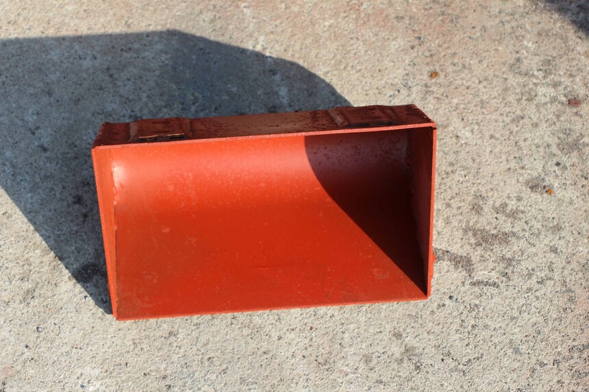 1712016254431856.jpg 提升机料斗.jpg